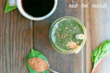 {Almond Mocha Green Smoothies}