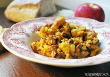 Slow Cooker Apple Sausage Stuffing